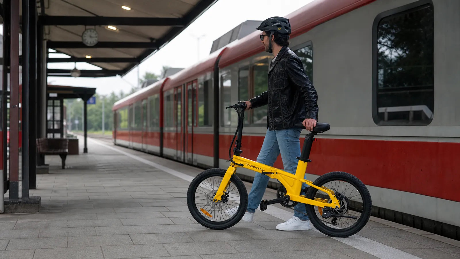 E-Bike im Zug mitnehmen: Ticket, Akku und Faltrad richtig planen